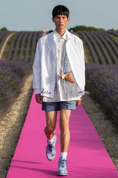 Look 30